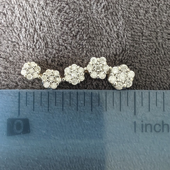10K solid gold diamond five flower cluster pendant - Picture 11 of 11